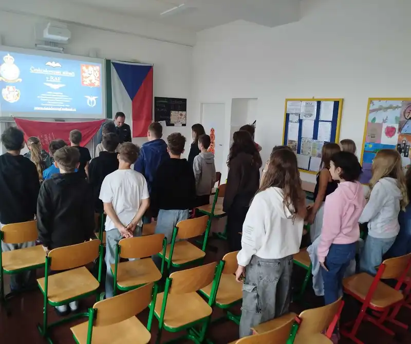 Po roce opět přednášky z naší moderní historie a o československých letcích