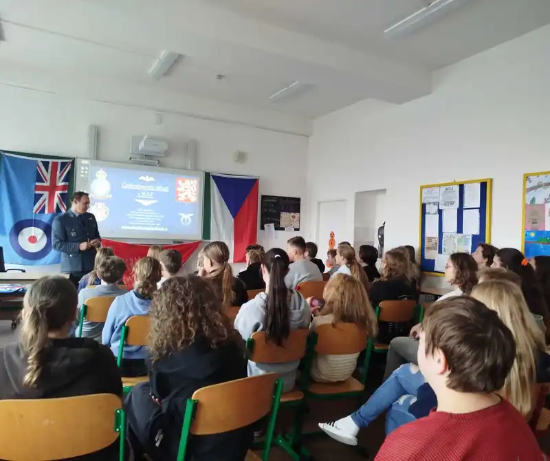 Po roce opět přednášky z naší moderní historie a o československých letcích