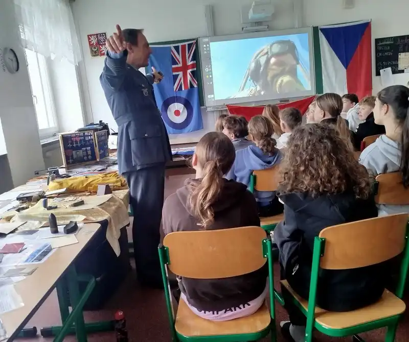 Po roce opět přednášky z naší moderní historie a o československých letcích