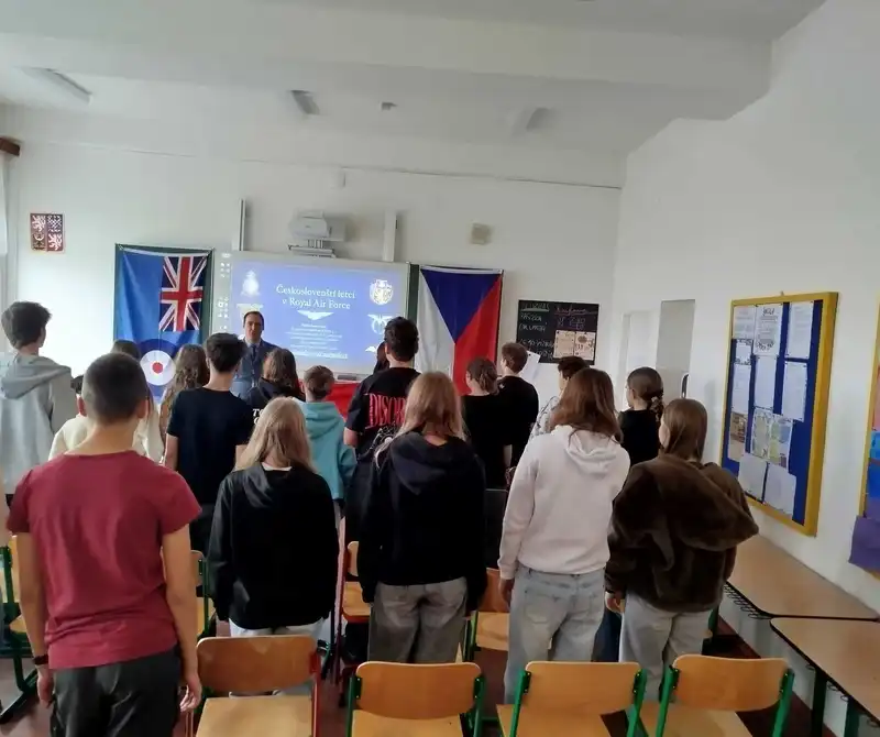 Po roce opět přednášky z naší moderní historie a o československých letcích