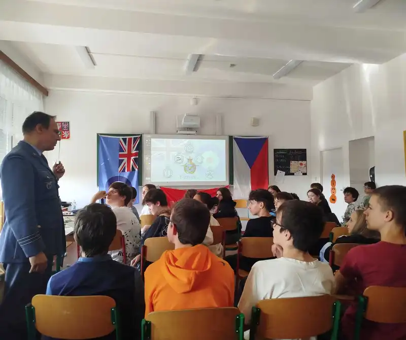 Po roce opět přednášky z naší moderní historie a o československých letcích