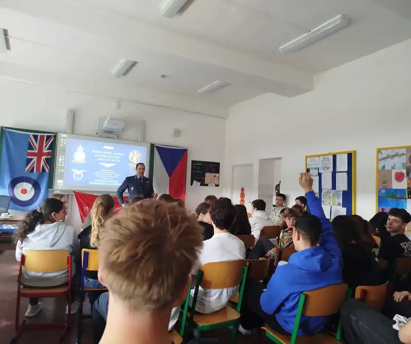 Po roce opět přednášky z naší moderní historie a o československých letcích