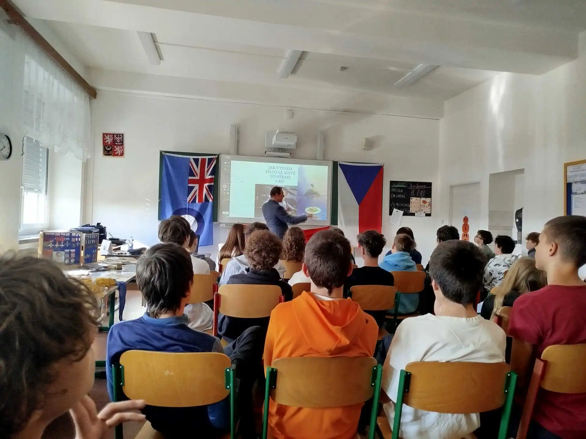 Po roce opět přednášky z naší moderní historie a o československých letcích